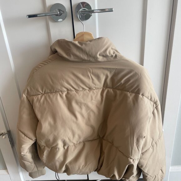 Princess Polly 7th Avenue Puffer Jacket. Size 2 - Picture 3 of 4